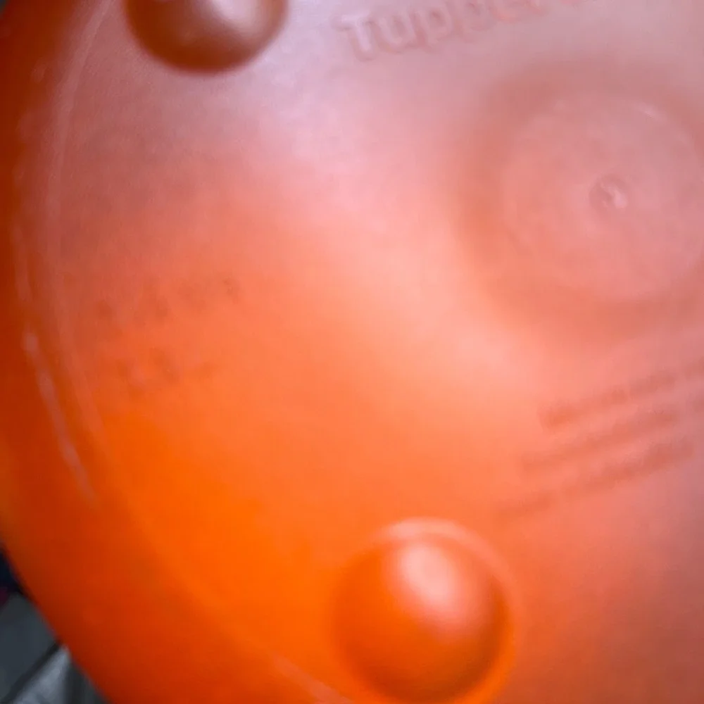 Tupperware Rock N Serve 3.5 Qt Orange Round Microwave Reheatable Bowl with Lid